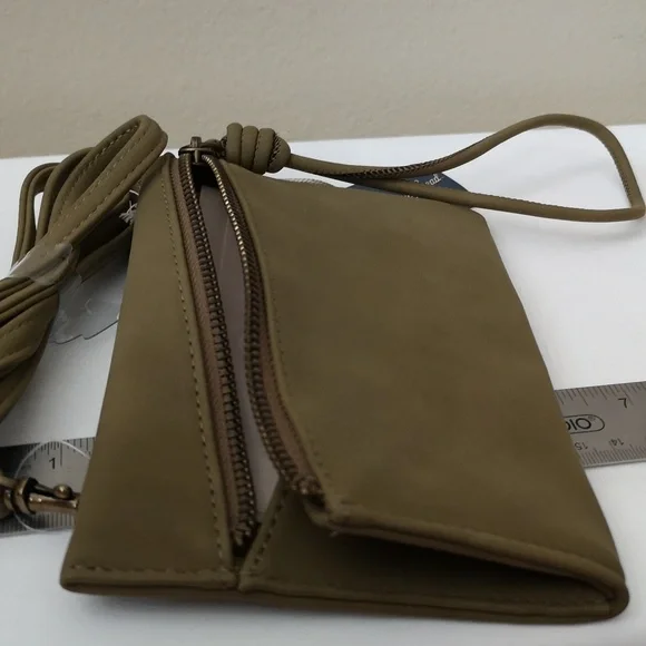 Universal Thread Olive Green Wristlet Crossbody New With Tags - Picture 3 of 7